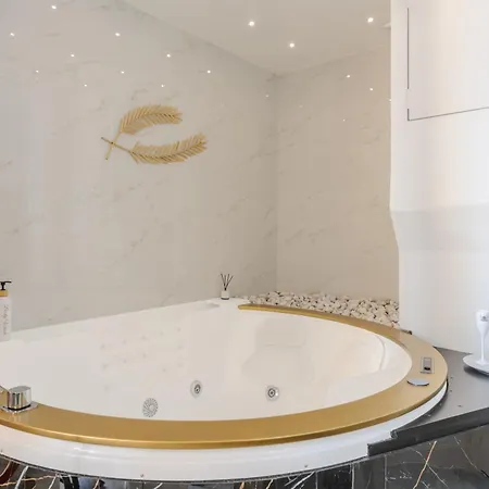 La Palme D'or Jacuzzi *