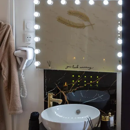 La Palme D'or Jacuzzi דירה